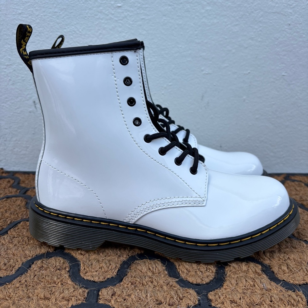 Dr. Martens 1460 Y Women's Boots Size 7  White leather Side Zipper Biker Shoes